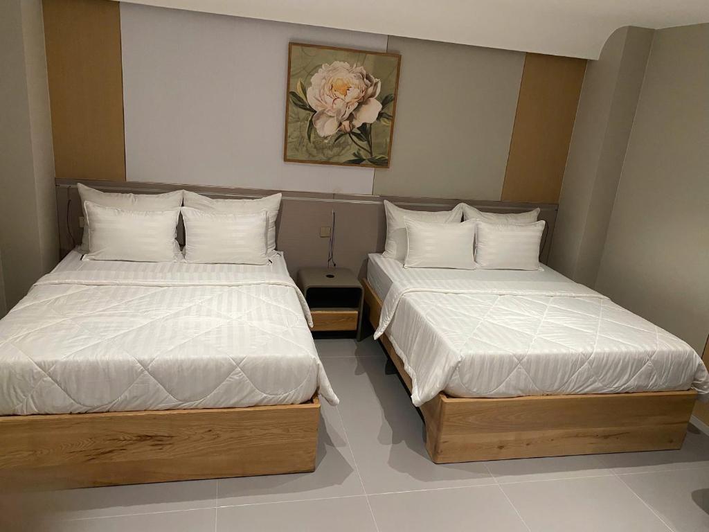 9. Leonora Hotel